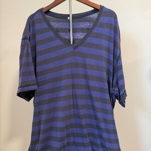 Lululemon Basic V-Neck Shirt